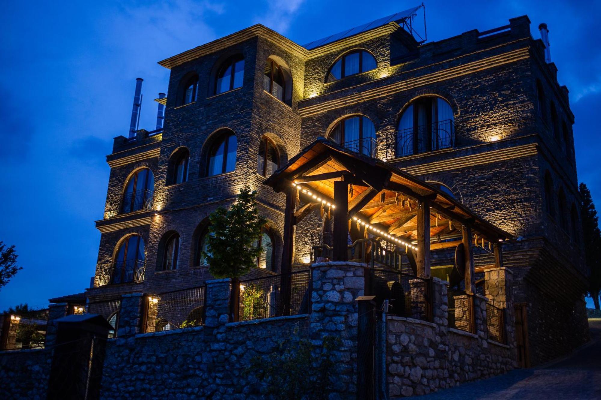 Hotel Restaurant Emblema Petrele Exterior photo