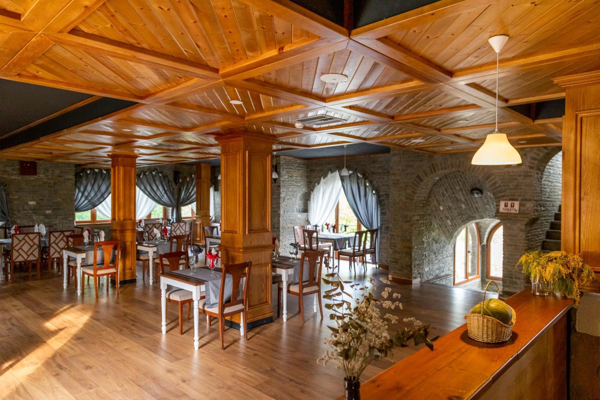 Hotel Restaurant Emblema Petrele Exterior photo