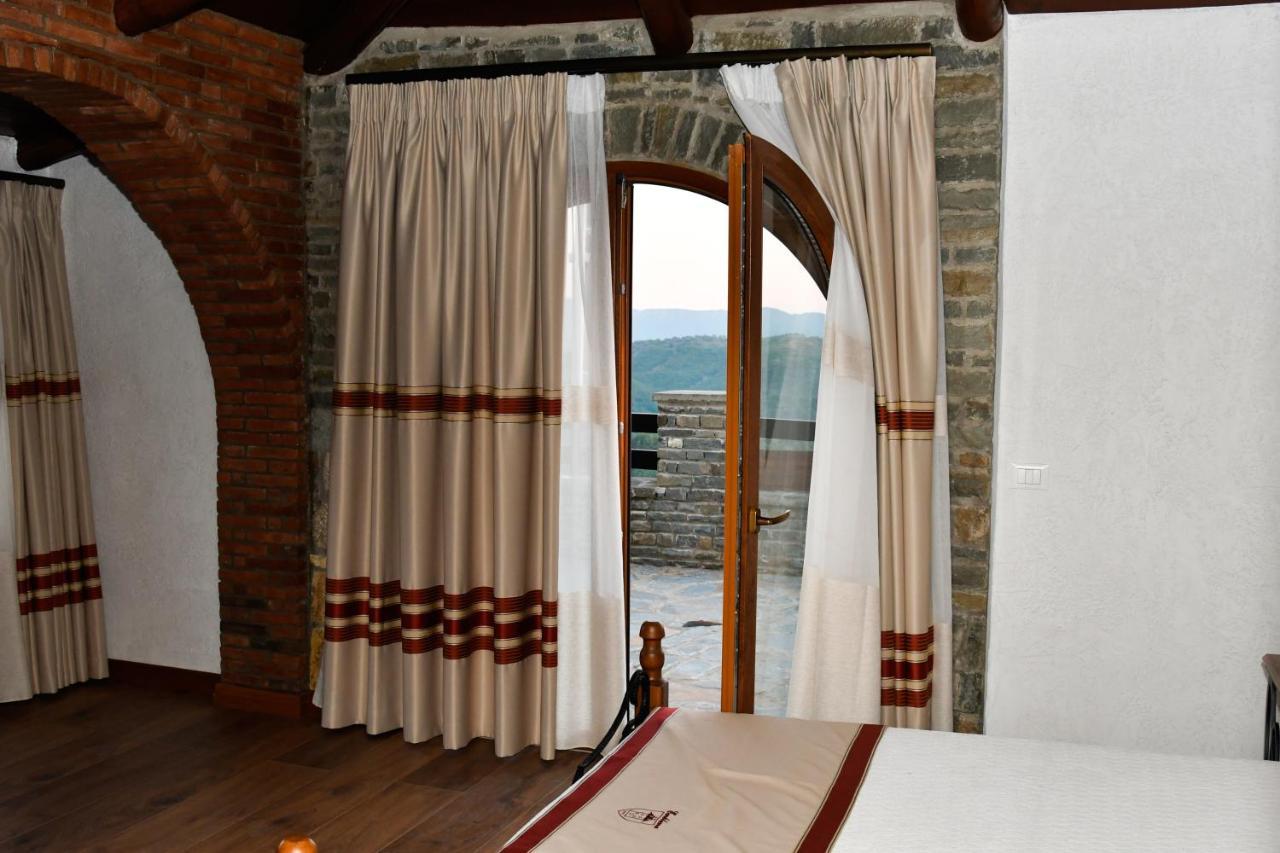Hotel Restaurant Emblema Petrele Exterior photo