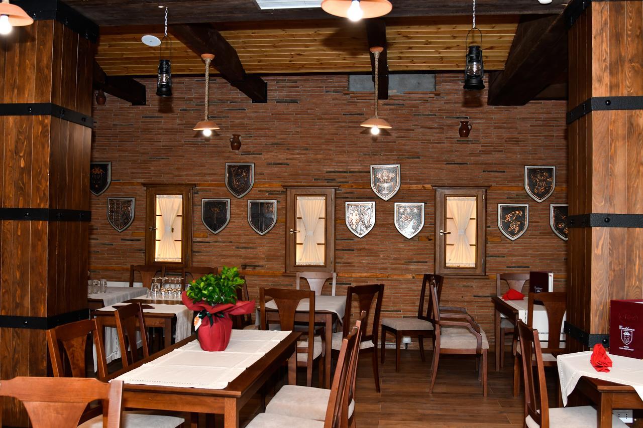Hotel Restaurant Emblema Petrele Exterior photo