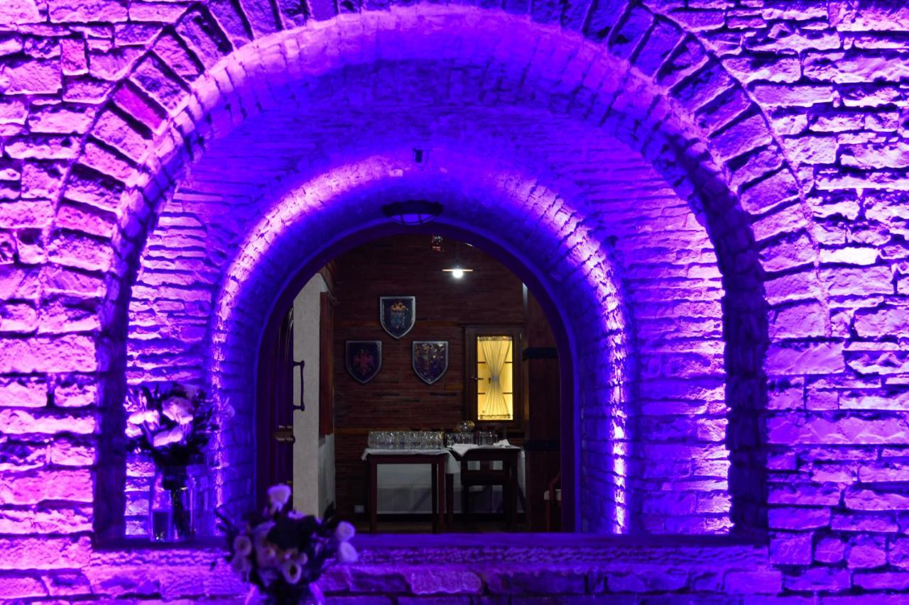 Hotel Restaurant Emblema Petrele Exterior photo