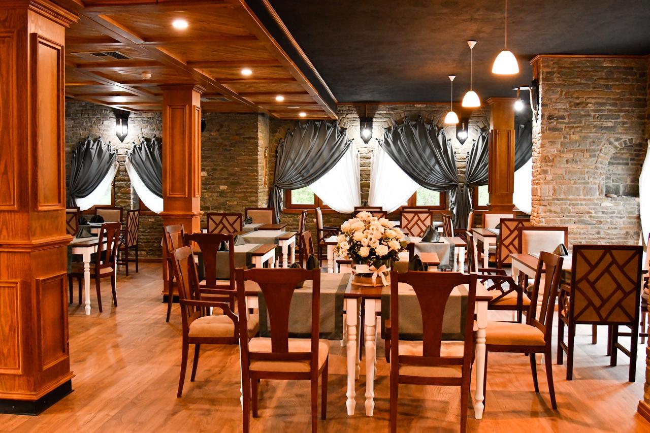 Hotel Restaurant Emblema Petrele Exterior photo
