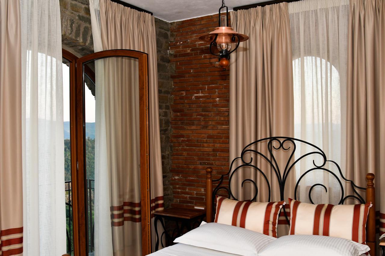 Hotel Restaurant Emblema Petrele Exterior photo