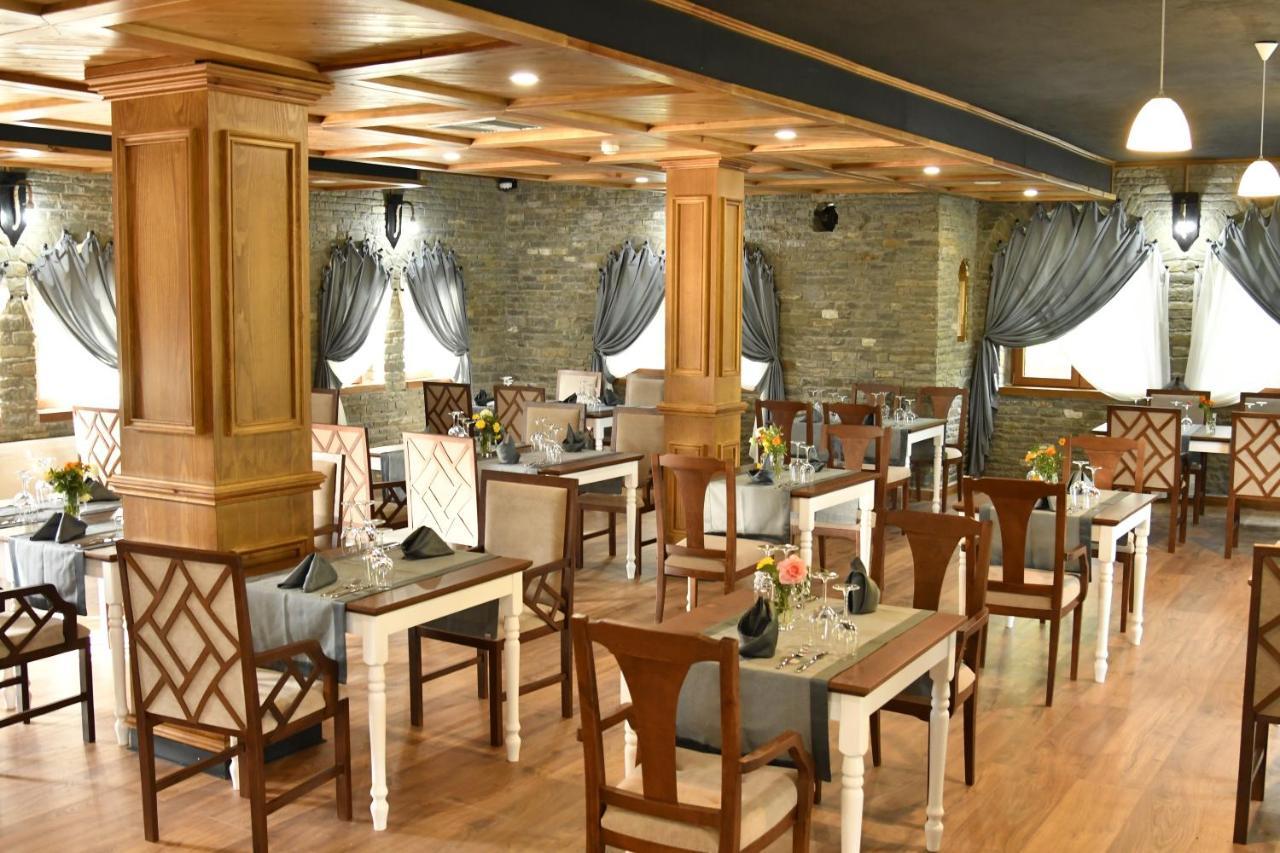 Hotel Restaurant Emblema Petrele Exterior photo