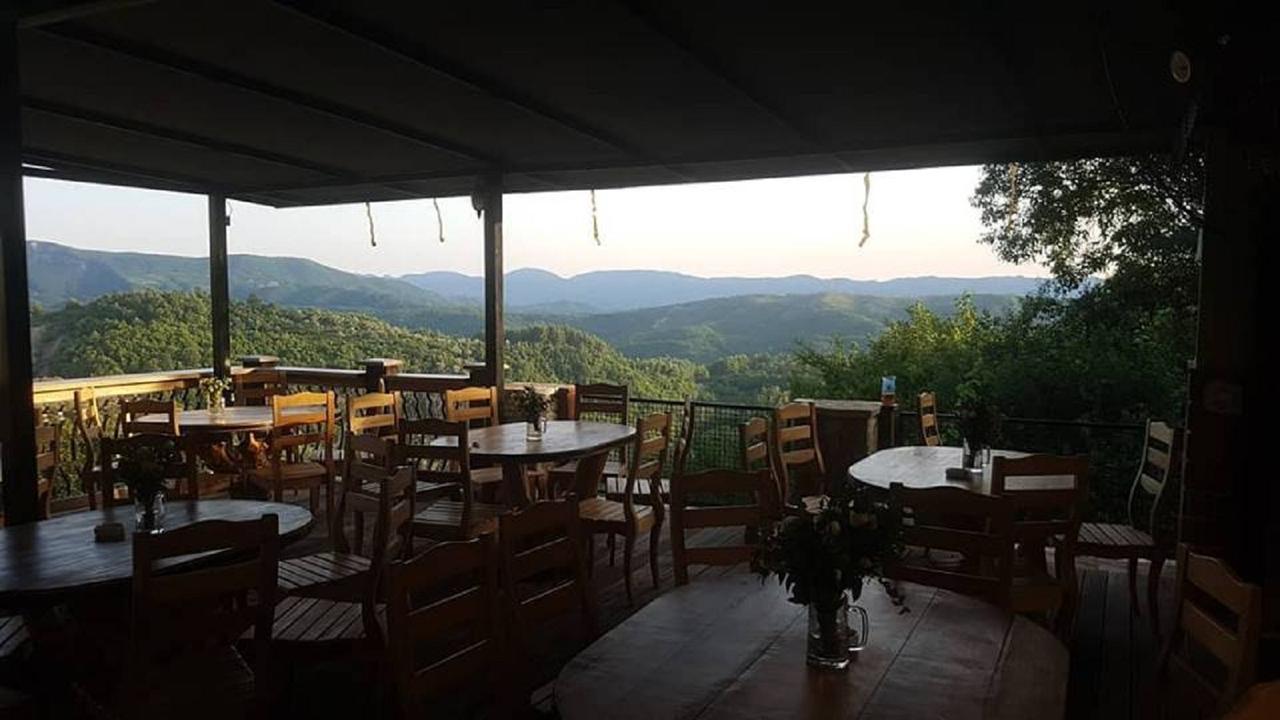 Hotel Restaurant Emblema Petrele Exterior photo