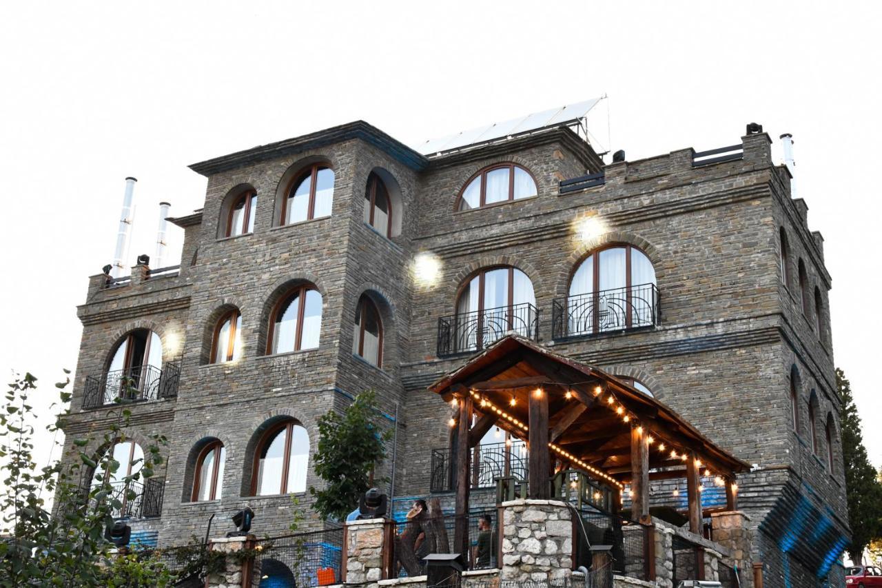 Hotel Restaurant Emblema Petrele Exterior photo