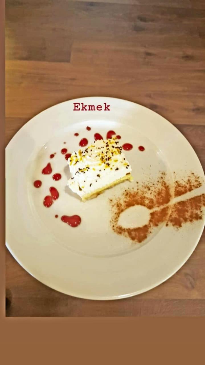 Hotel Restaurant Emblema Petrele Exterior photo