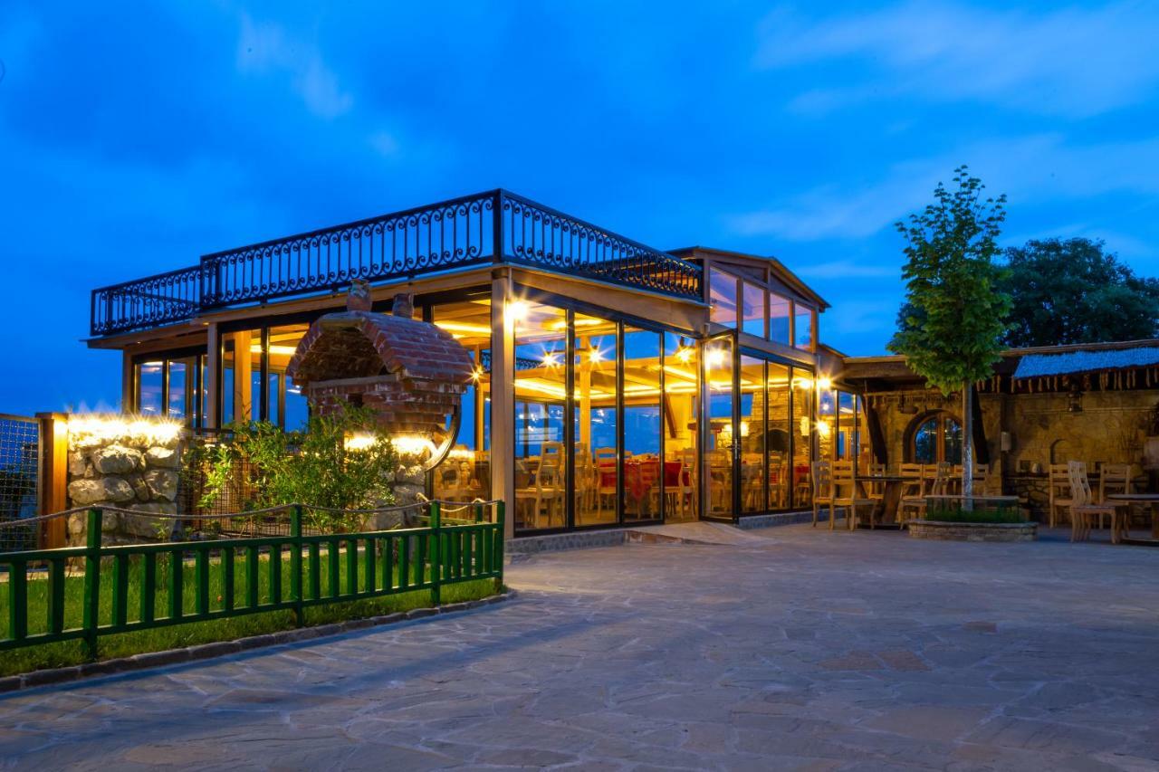Hotel Restaurant Emblema Petrele Exterior photo
